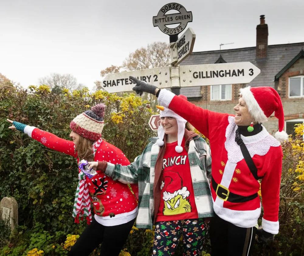 This way for entry to the 2023 Motcombe Santa Run...