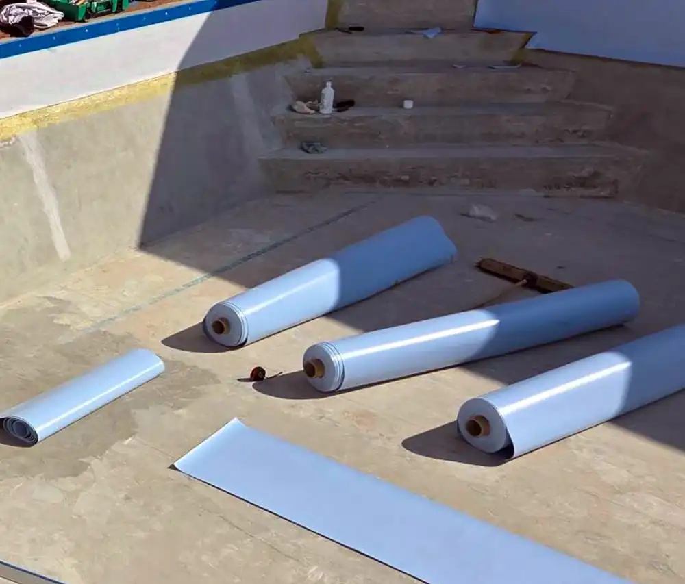 The new liner being installed at Shaftesbury Lido. Picture: Shaftesbury Town Council