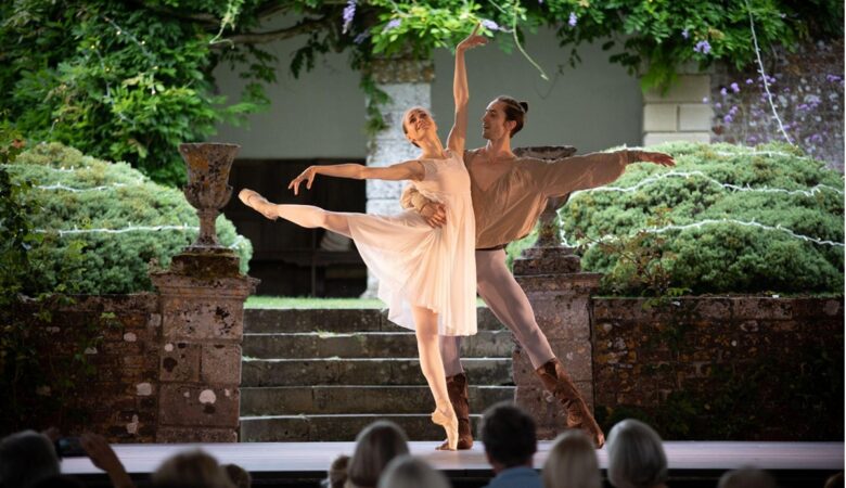Julia Moskalenko and Stanislav Olshanskyi performing Forest Song