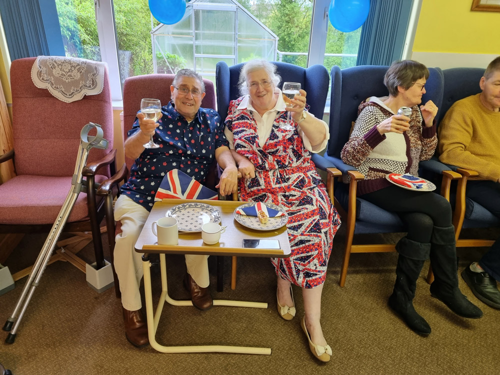 Lynch Close residents in Mere celebrating, George Jeans