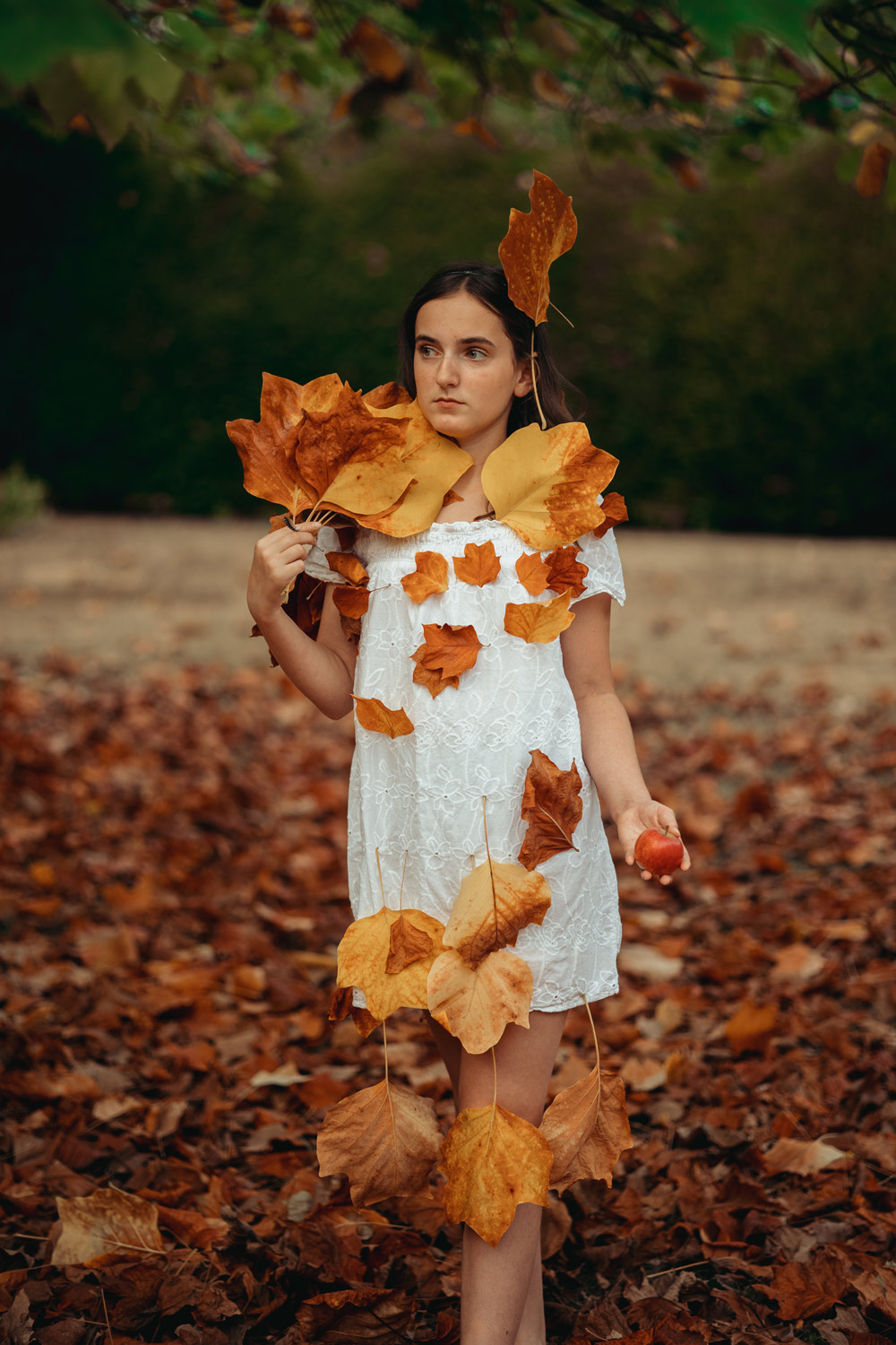 Evie- Model in the leaves