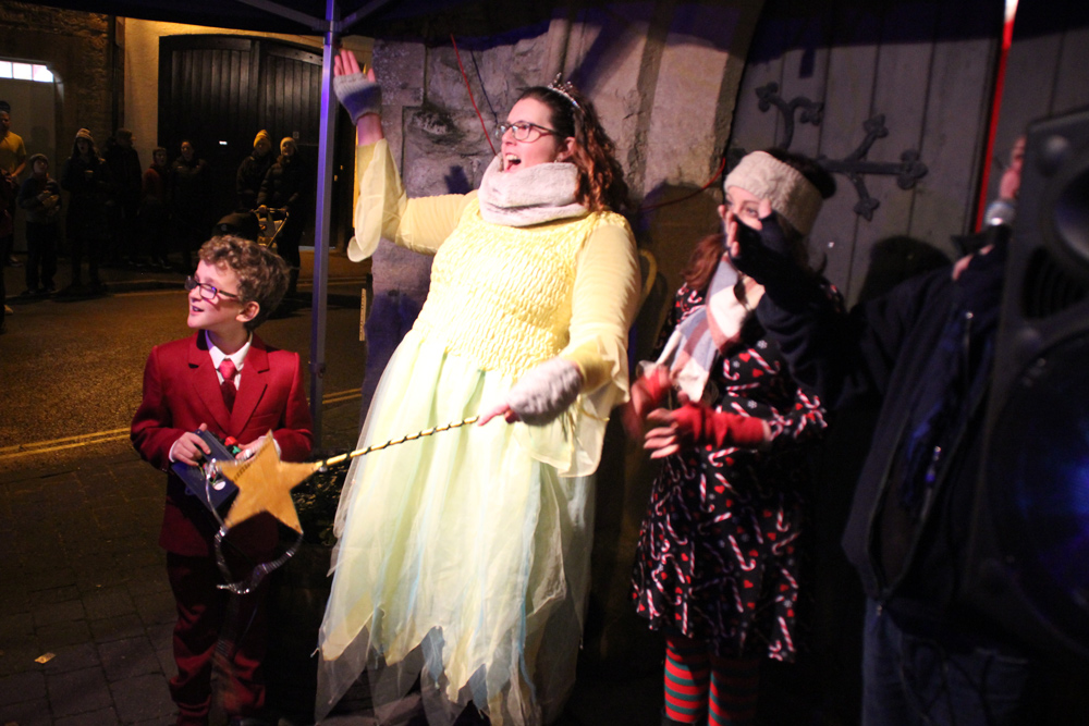 Mere Christmas lights triggered by Kenan Robinson