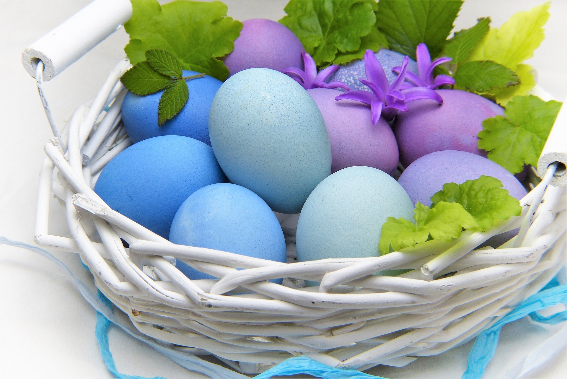 Easter egg baskets can be made